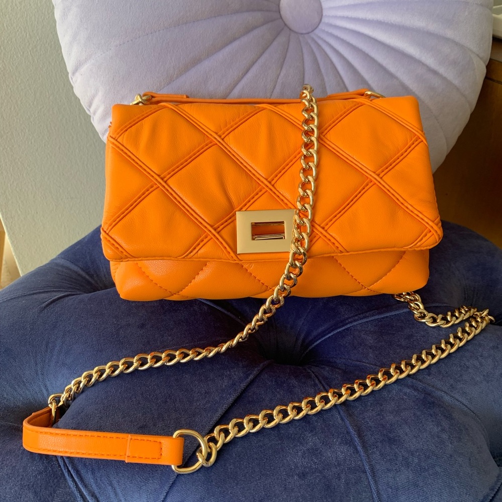 Beautiful Quilted Shoulder Bag with Gold Chain